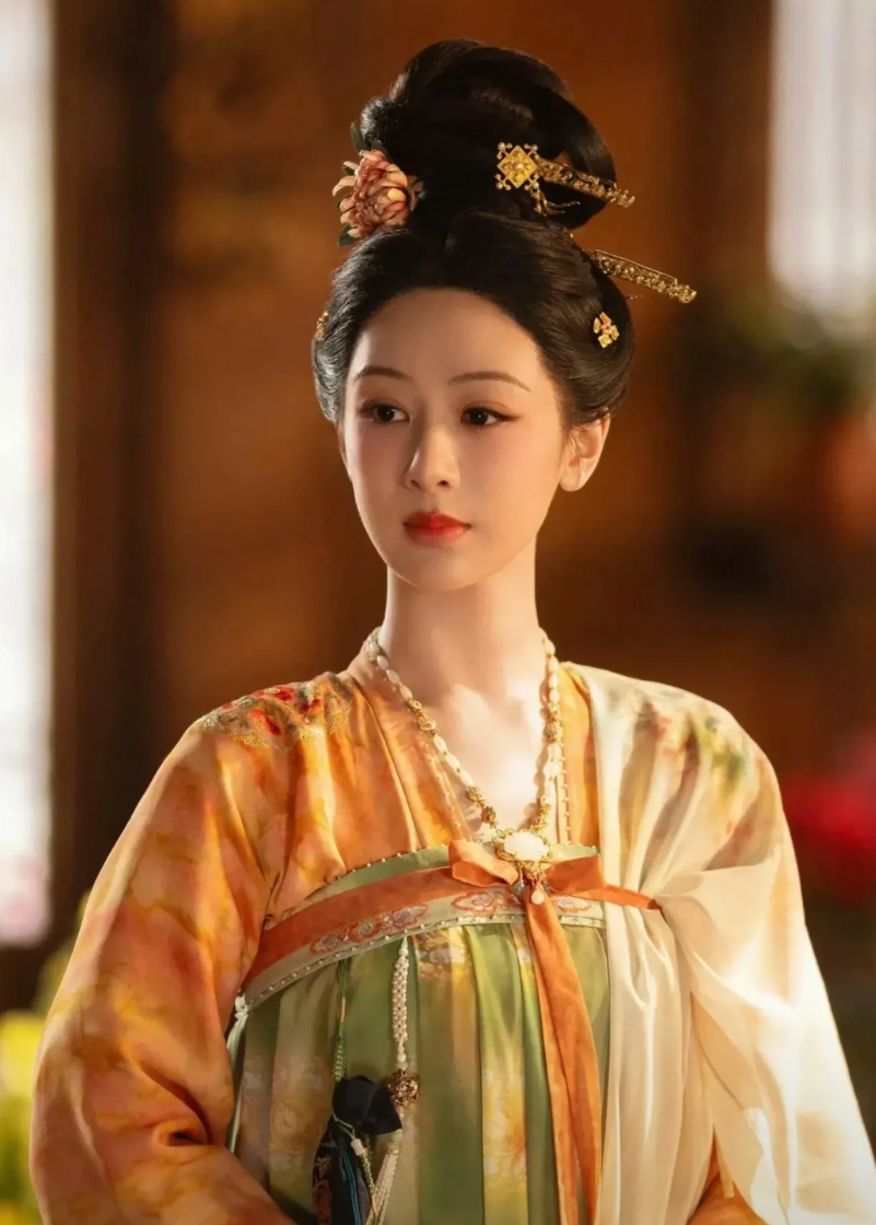 为什么杨紫无背景无资本，资源却从来不断？

首先，在李现最新的采访上就说过，杨紫