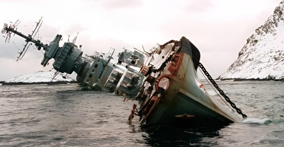 1994年，印度以白菜价从俄罗斯购买了一艘老巡洋舰，可是，当船走到挪威海域时，突