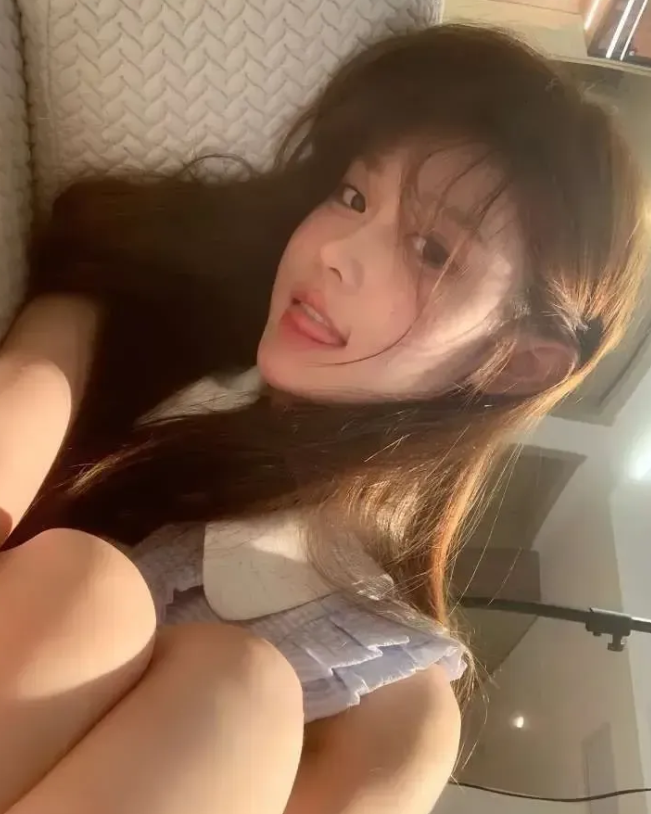 六年前，我听了母亲的话离婚了，三个儿子我一个都没要。昨天在街上碰到前夫和三个儿子
