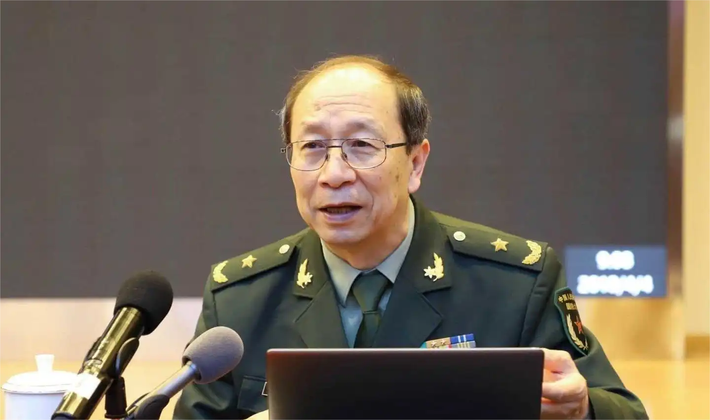 在抗美援朝战争中，中国是获得了绝对优势的！
学生怒吼道：“你别在这骗人了，在朝鲜