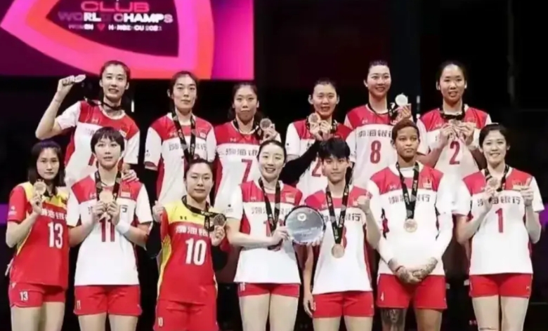 随着巴西海滩3：0越南宁平银行，意大利米兰3：0埃及扎马雷克，女排世俱杯8支球队