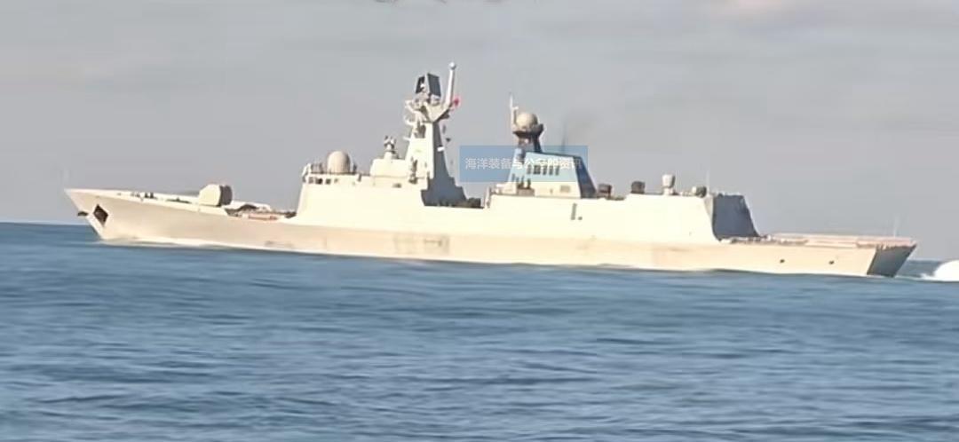 最新批次054A护卫舰的首舰已经开始海试了，这建造速度也太快了吧！相比之前批次，