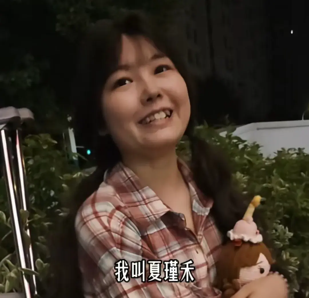 看哭了！
一位患有晚期癌症的女孩，父母嫌弃她是累赘，对她不管不顾！女孩为了活命，