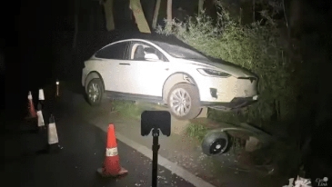 “我坐副驾驶，不能算酒驾！”浙江杭州，发生了一起非常奇葩的交通事故，一男子喝完酒