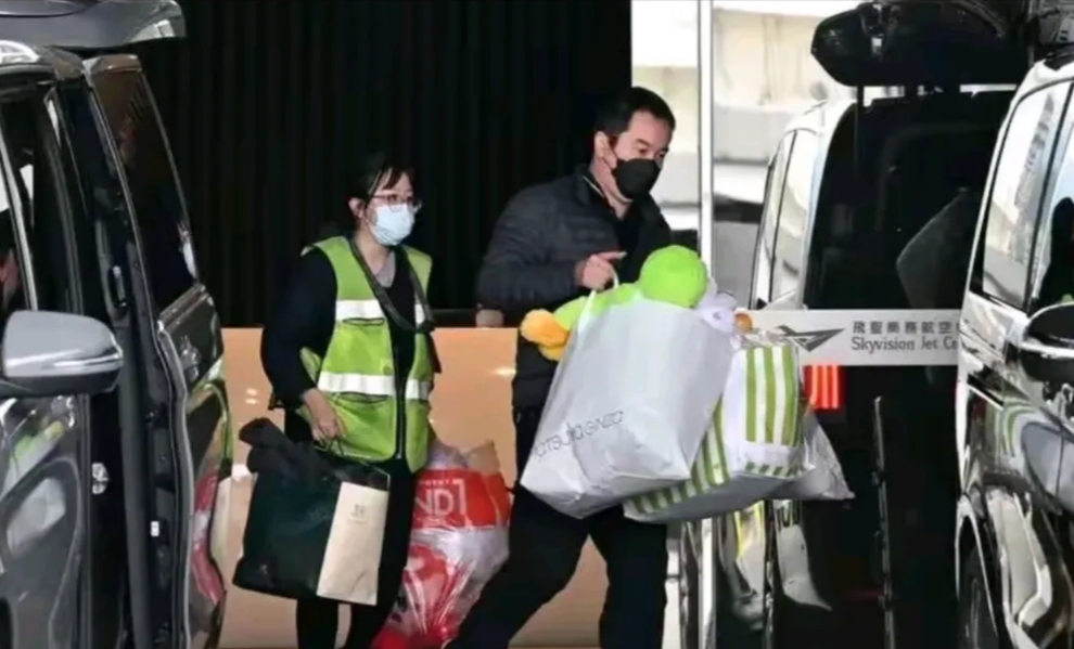 大S最终还是被前夫哥包机把她的骨灰运回来，一众她最亲的人没一个能扛事靠谱舍得给她
