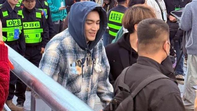 赵丽颖、林更新惊喜合体！同框现身蔡国强烟花会