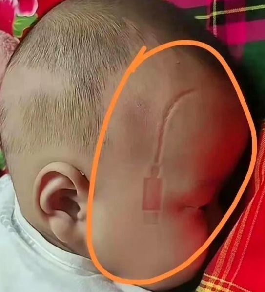 原来这个这娃娃还得充电啊？[哭笑不得][哭笑不得][哭笑不得]
