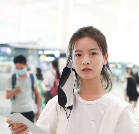 李庚希拿到金鸡影后