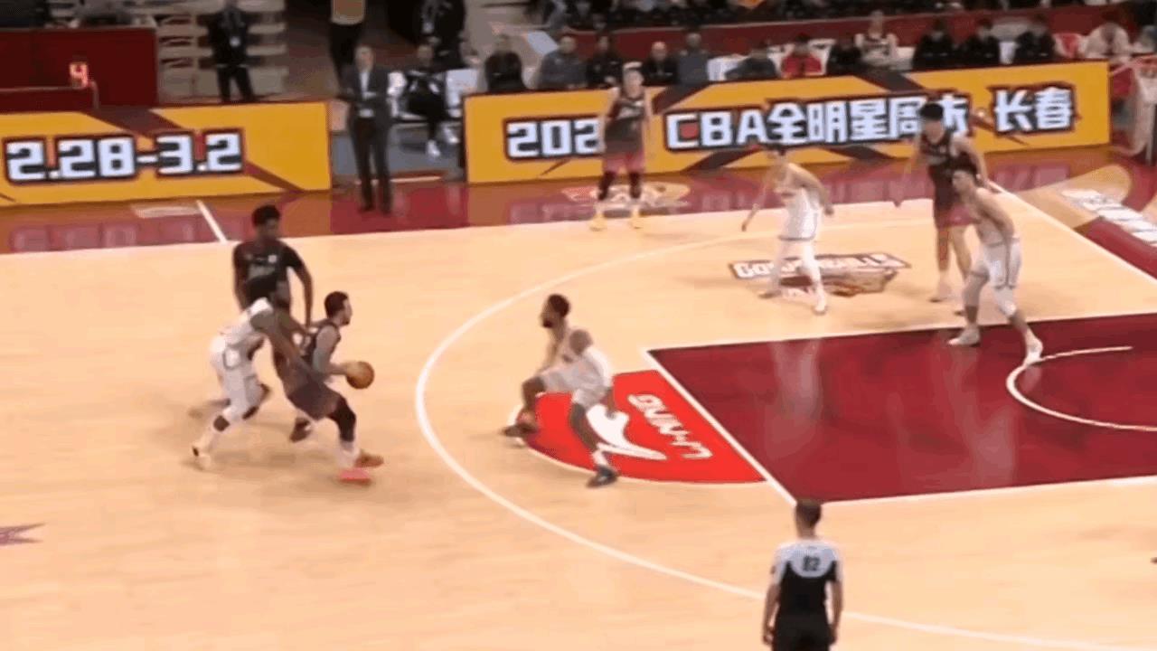 #cba# 这约克太强啊，8个三分打懵辽宁啊。
面对实力强大的辽宁，浙江能拿下来