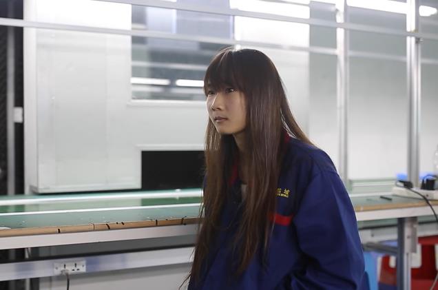 真实的流水线有多难熬? 这群厂妹厂哥的经历, 道出了底层人的无奈