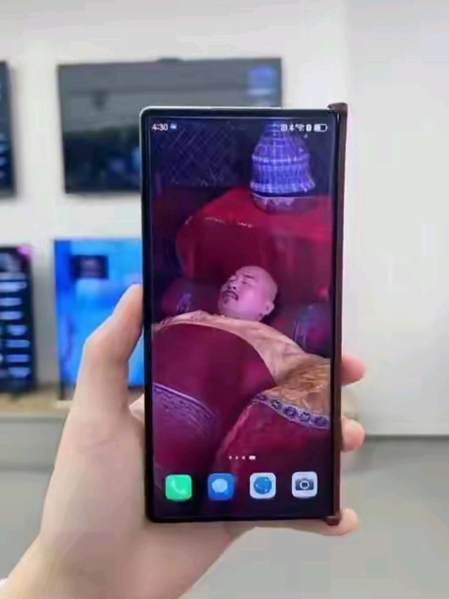 这就是为什么我要买三折叠屏的原因，三倍快乐，只有买的人才懂！[开怀大笑][开怀大