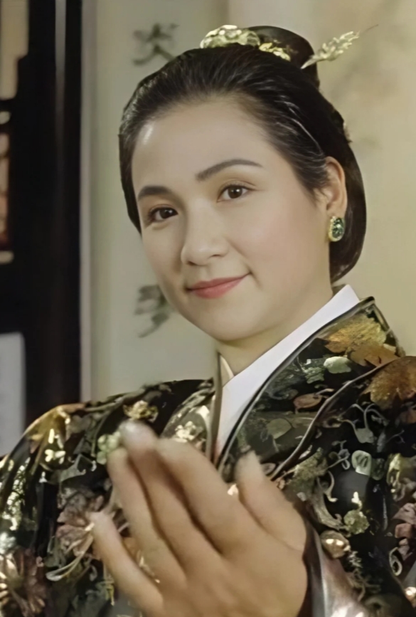 郑佩佩的人生历程