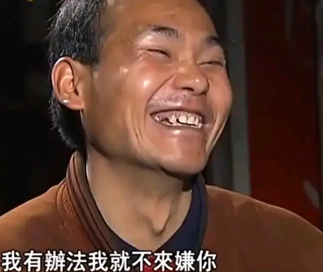 2012年8月，山村执教22年的优秀教师，在亲吻精神疾病的妻子后，离开了家。谁料