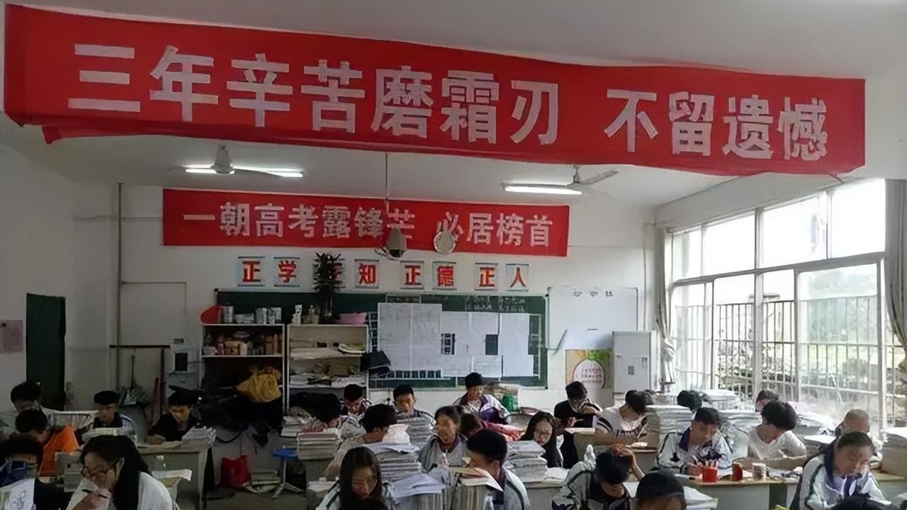 很多农村大学生出来后混得差，是因为不会玩