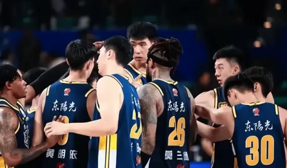 现在大家都看到了吧？辽粤两队为什么当初他们都想要周琦，因为他们内线都偏弱

1，