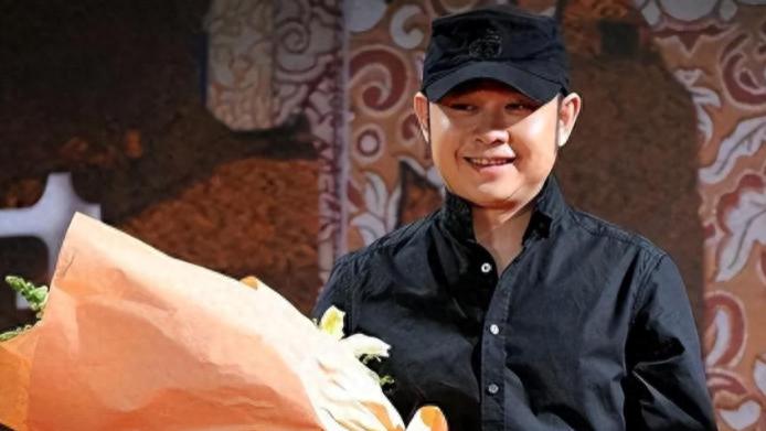 远离“造神”陷阱，官媒发文辟谣，揭开刀郎“真实现状”