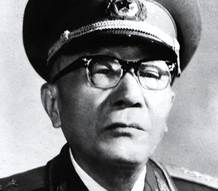 79年钟伟找到黄克诚，要求安排工作
1979年钟伟找到老首长黄克诚，请求安排一份