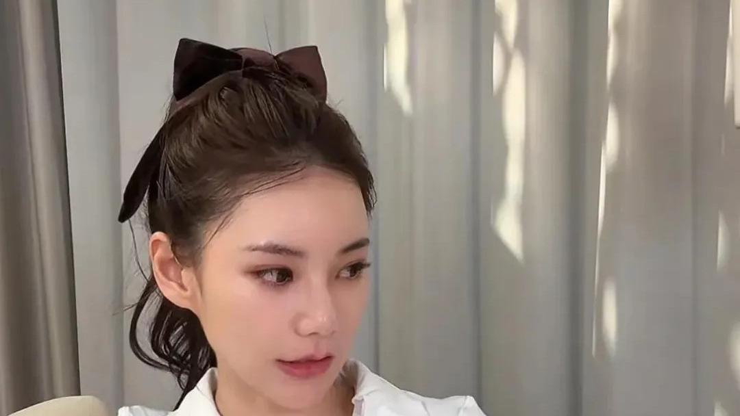 马筱梅直播回应钱怎么分引热议，大方表态不分家反被赞情商高，与大S处事风格冰火两重天