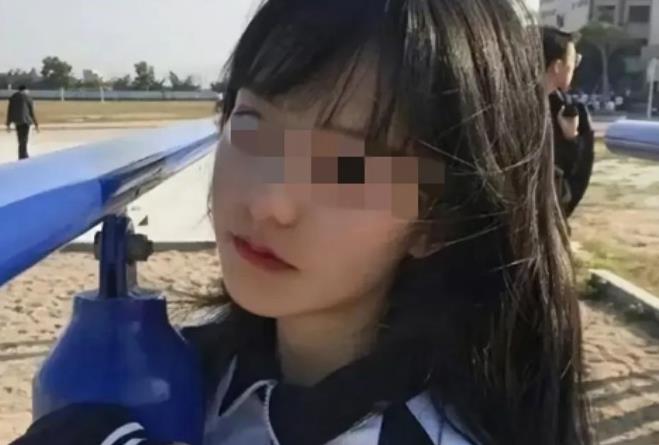 河南三门峡，一名男大学生在暑假期间与女同学没忍住，偷尝禁果，开学后两人分手。然而