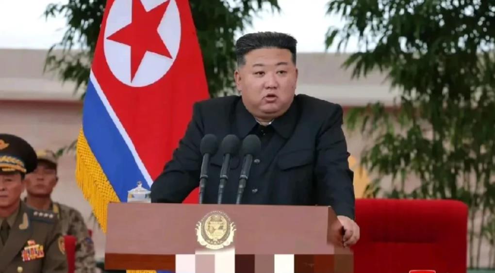 发狠了！
金同志突然罕见表态！
就在昨天，金同志表示将尽可能在最短时间内遏制敌人