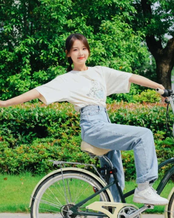 张淼怡是清新甜美的氧气少女
