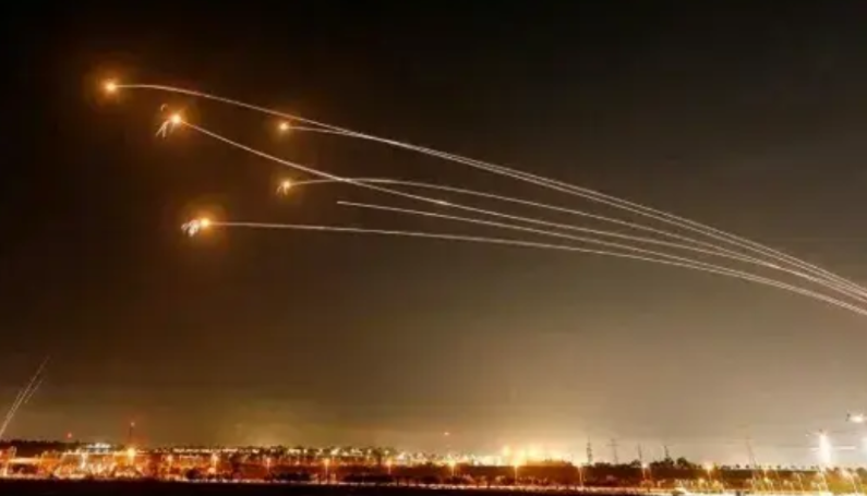 四面楚歌？伊拉克“哈马斯”今天突然对以色列宣战。同时，巡航导弹、无人机、远程火箭