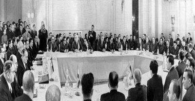 两大阵营形成，美苏阵营相互制约