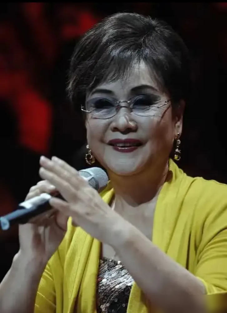 一觉醒来，得知了一个消息，心里空落落的

李谷一老师，80多岁了，以往每年春晚那