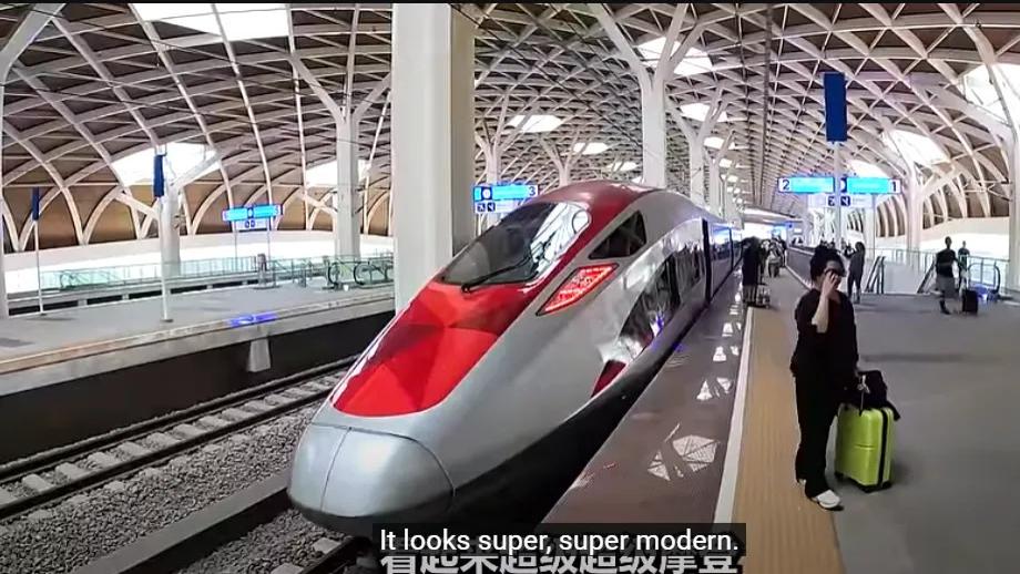 外网热评中国高铁vs印度火车：中国高铁领先全球，印度则进展缓慢