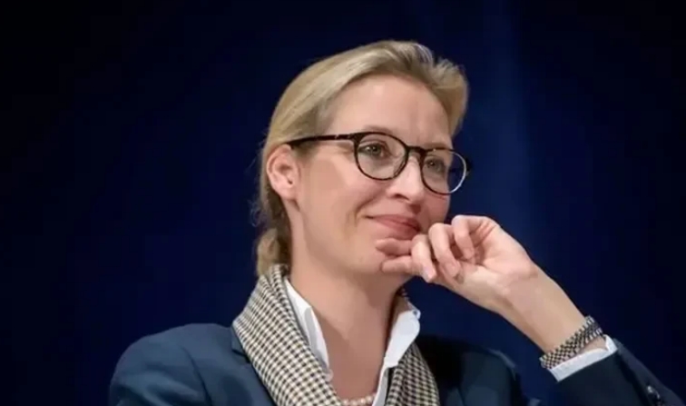 她们一个是欧盟委员会主席冯德莱恩，一个是德国现任选择党领袖爱丽丝·魏德尔，虽然都