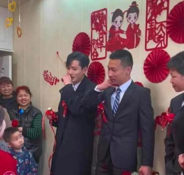 参加完这场婚礼，我就纳闷儿了，这新郎到底是咋想的？找了这么个伴郎，简直是“光芒万
