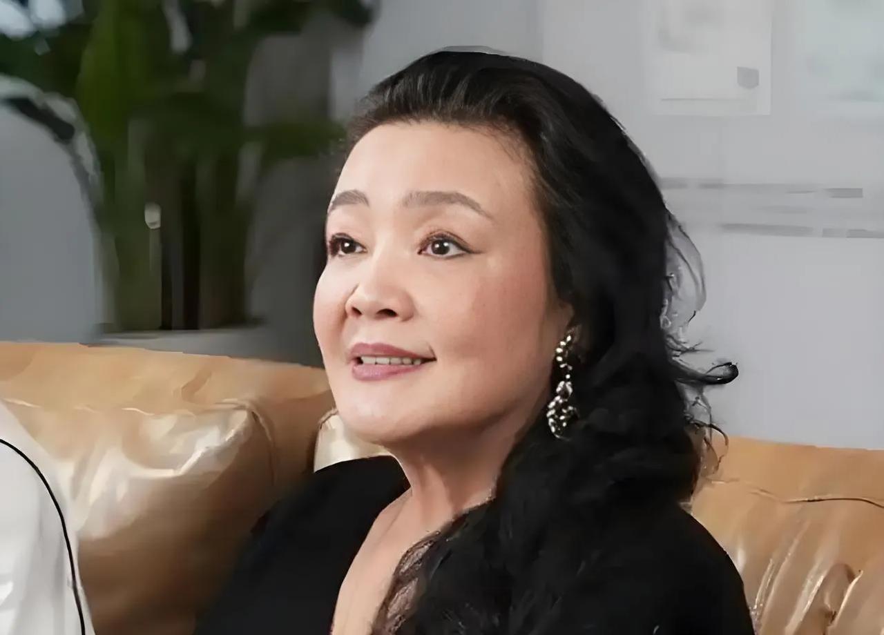 张兰，被坑了！
2月6日，网友终于找到了，称“汪小菲包机接回大S”这个假消息的源