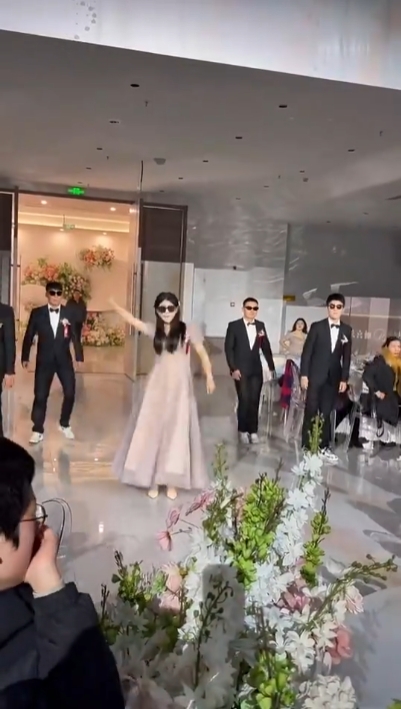 伴娘：这个显眼包我当定了