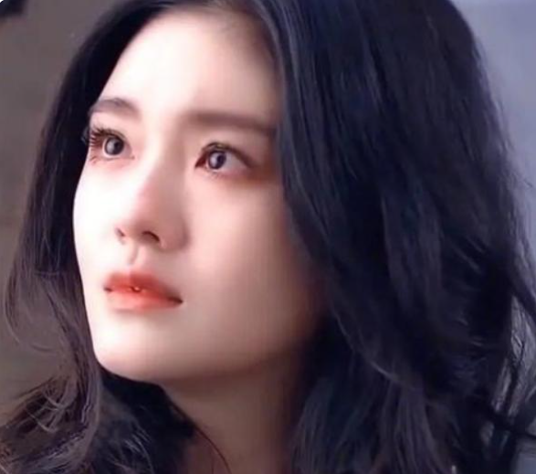 汪小菲翻身到现在，前妻大s说话也客气了，不然的话就没有赡养费了。

在公众视野中