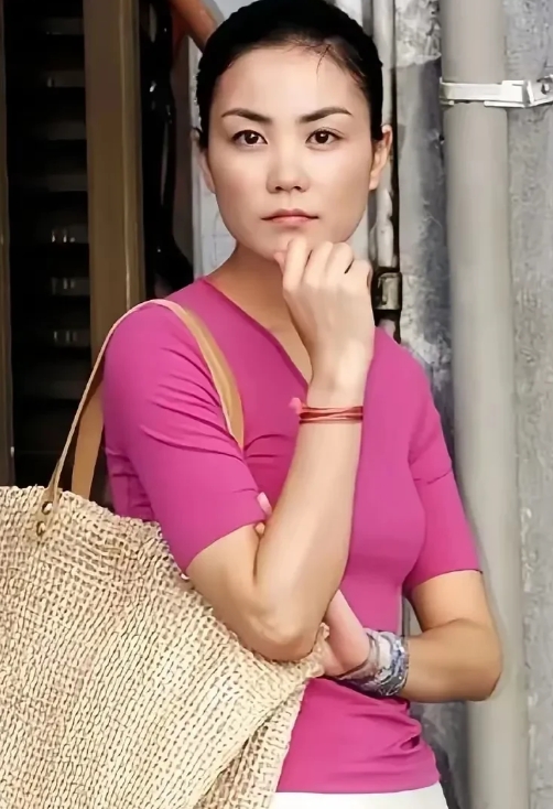 难怪大小媒体常年被小三霸屏，像王菲这样不考虑钱的女人现在已经不多了，大多数女人恋