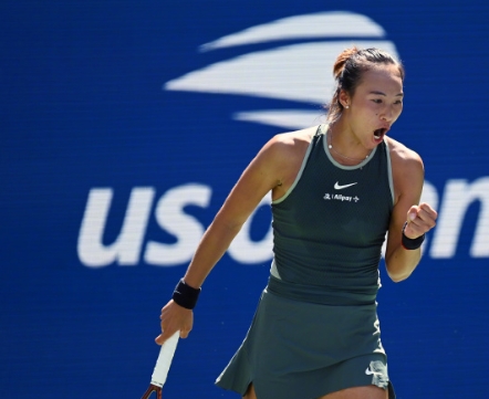 郑钦文在美网以2-1击败美国选手阿尼西莫娃后，分享了以下肺腑之言：

其一，“今