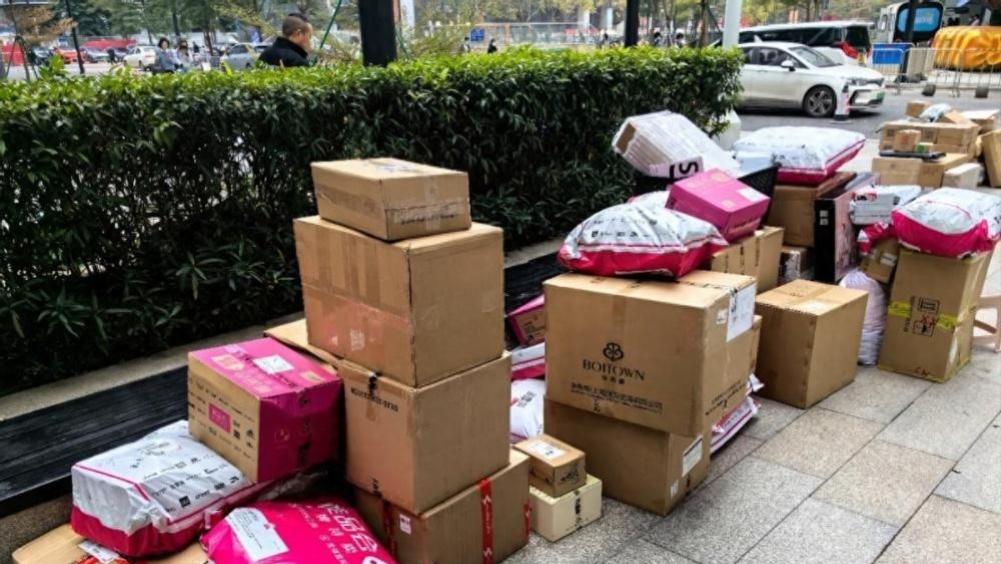 迪拜奥莱被疯抢，土豪买大牌也追求折扣