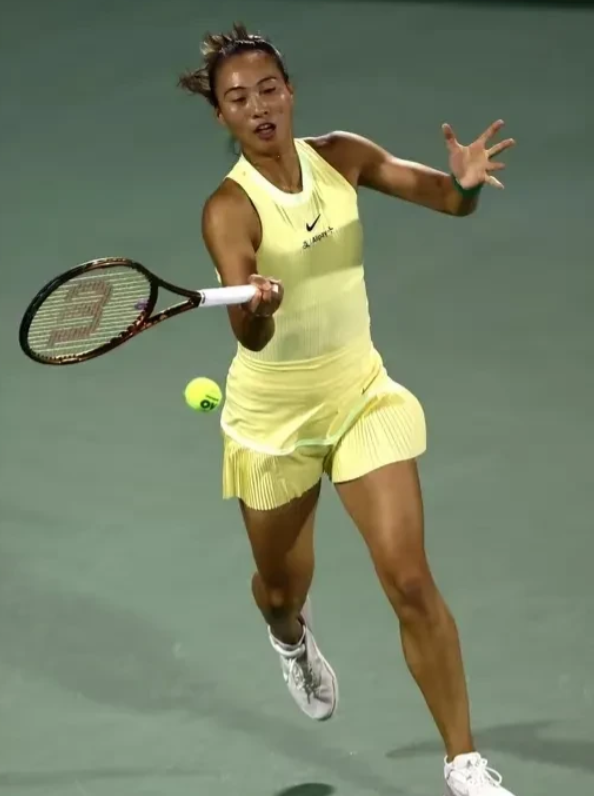 “郑”不容易！2-1逆转美国选手阿尼西莫娃，美网第一个比赛日我居然发现⑤大不可思