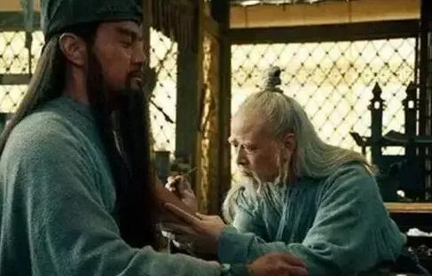 当年曹操为何非要斩杀华佗？后汉书给出真相，曹操是对的