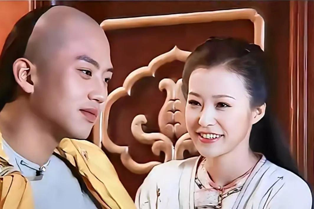 还记得邓超和郝蕾这对昔日恋人吗？2002年，拍完《少年天子》，他们因戏生情，开启