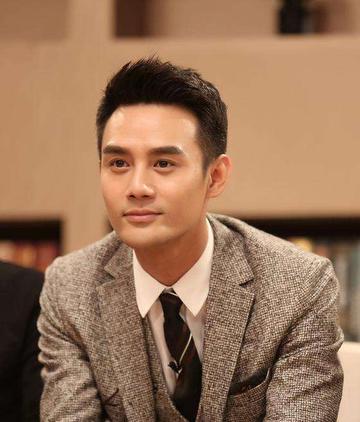 42岁王凯的现状：
1、他还没有孩子，父亲已经去世，家中有一个妹妹。
2、在婚姻