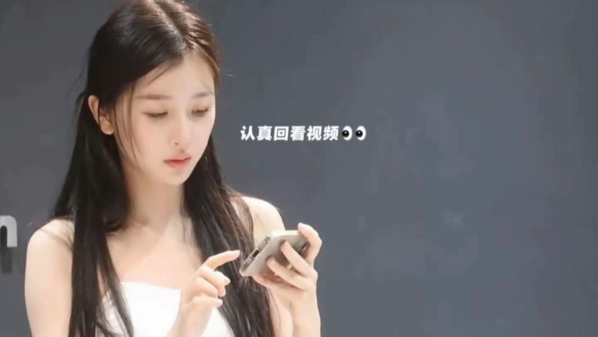 虞书欣硬控网友的迎春花 “突然get到那种娇滴滴大小姐的可爱了”