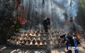 跟男友订婚的当天，失踪许久的老公出现了