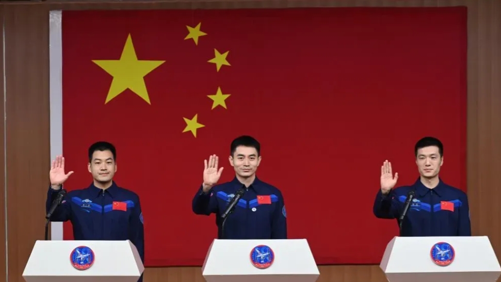 神十八航天员公布：飞行乘组由叶光富、李聪、李广苏组成，叶光富担任指令长。
神十八