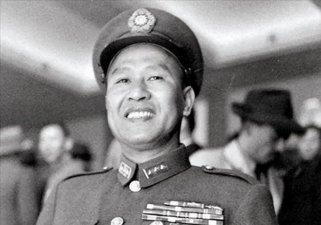 蒋介石在东北战场上打输了，而且损失特别大，大到他数百万精锐只剩下八十万了，如果这