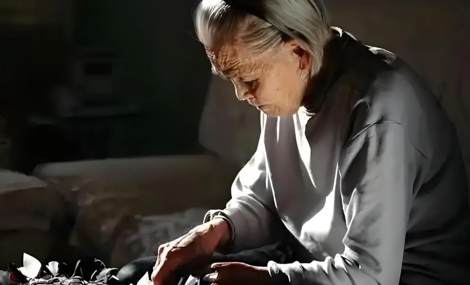 江苏昆山，一男子重病，弥留之际，他写下遗嘱，把自己的的遗产做了分配，他有两套房产