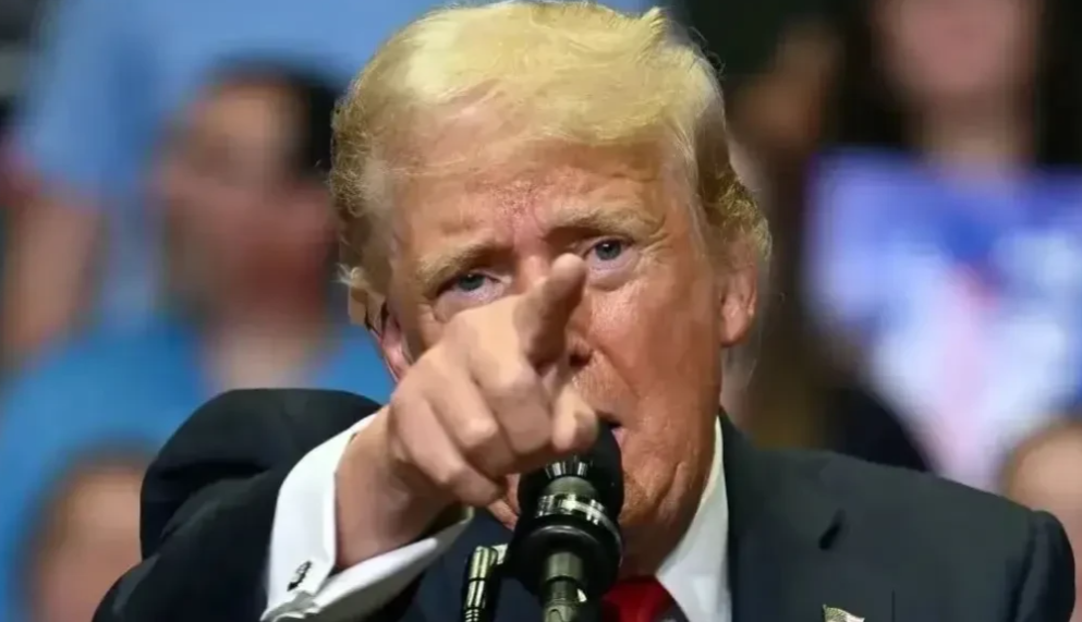 特朗普顾问放话了：钱凯港的中国货，照收60%关税，这也太不讲理了吧！

第一：这