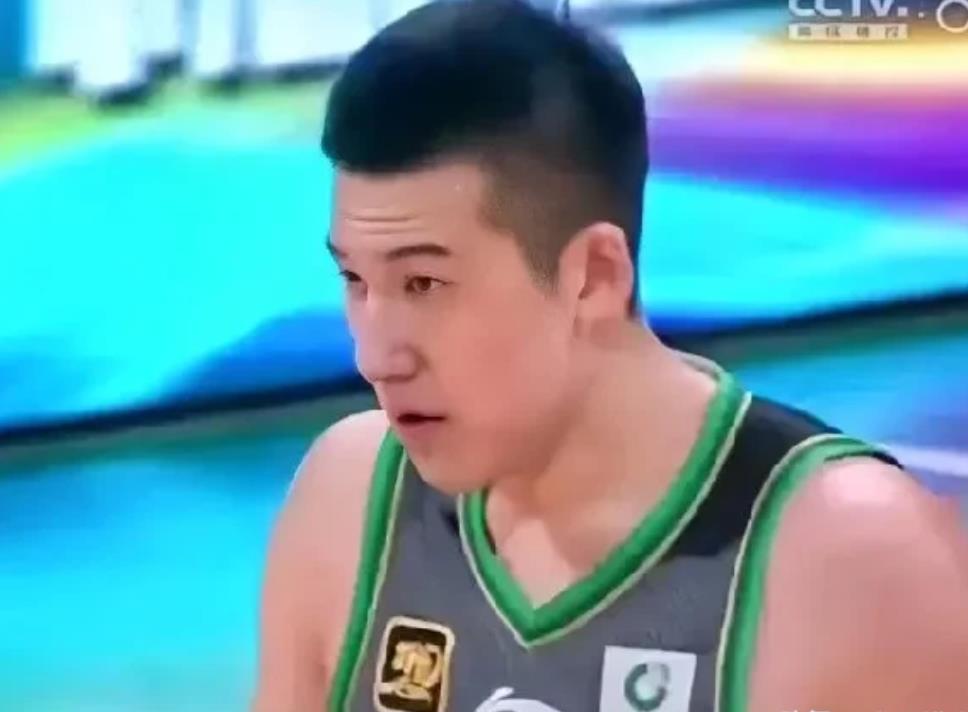 辽篮失利暴露五大问题
1.赵继伟只要想打，王岚钦就得下场
2.顶薪付豪上空蓝不进