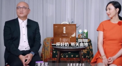 胡静的老公在马来西亚做殡葬行业！
《妻子的浪漫旅行》前篇开播，节目中透露胡静的马