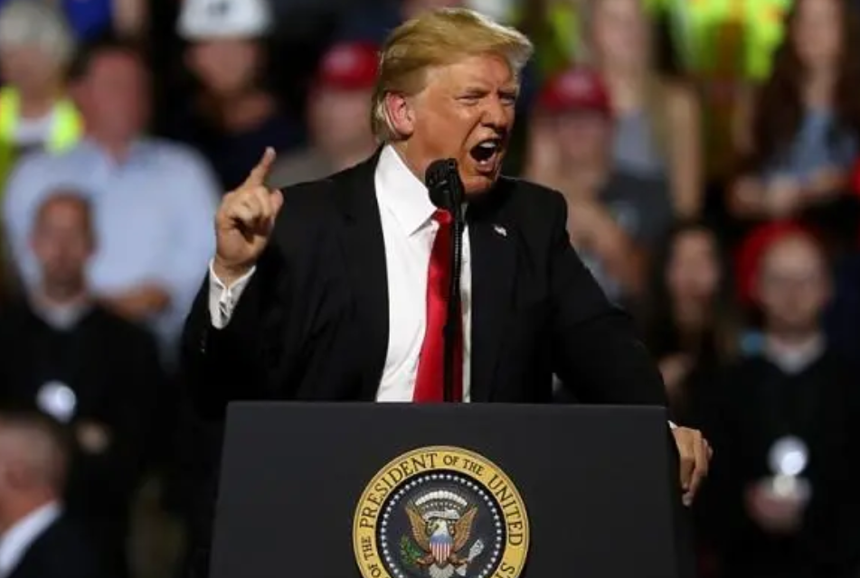 特朗普上台前都明确表示，要大力管控非法移民，怎么还有这么多人冒着生命危险，挤破脑